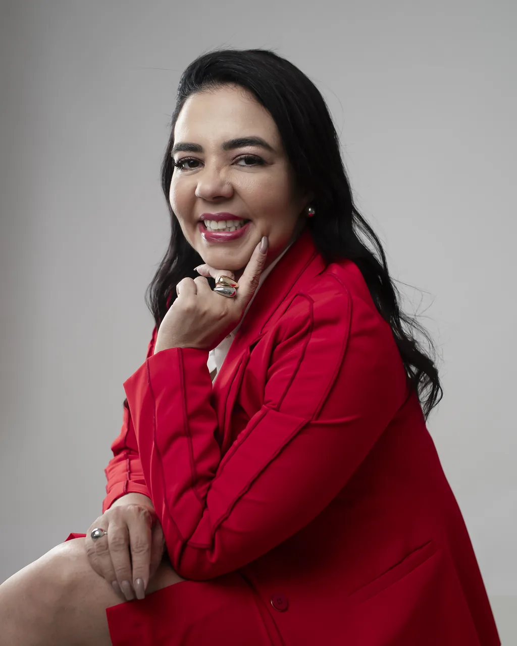 Retrato da Dra. Caroline Santos, advogada dedicada ao Direito Médico